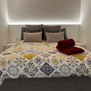 https://apartaments-apturvic-en-el-centre-histric.catalonia-hotels.com