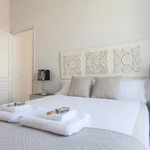 https://la-banda-spaces-stunning-boutique-apartment.es-andalucia.com